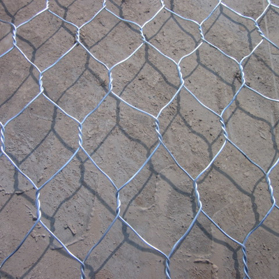 Alta resistencia a la tracción 3,4 mm Galvanizado Gabion malla hexagonal para la protección de la orilla del río