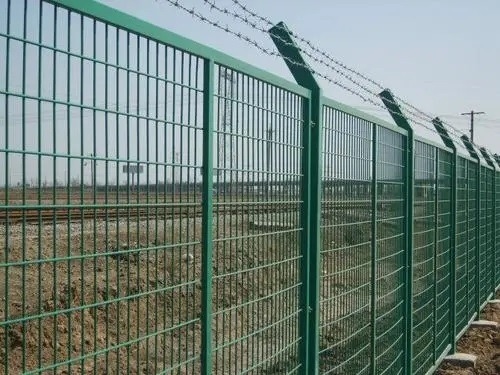 3-8mm de ancho de alambre galvanizado o revestido de PVC cerca de malla panel cerca de animales