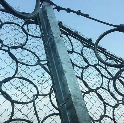 Acceso a la red de barreras para caídas de rocas