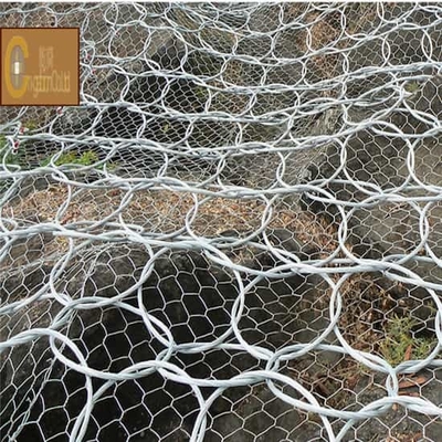 Acceso a la red de barreras para caídas de rocas