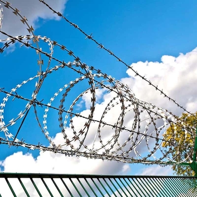 Cables de hierro de baja emisión de carbono para cercas de seguridad